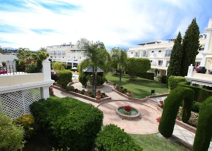Spacious 2 Bed Duplex In Aloha Gardens Close To Puerto Banus