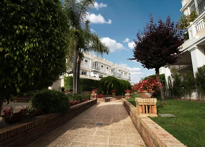 Spacious 2 Bed Duplex In Aloha Gardens Close To Puerto Banus
