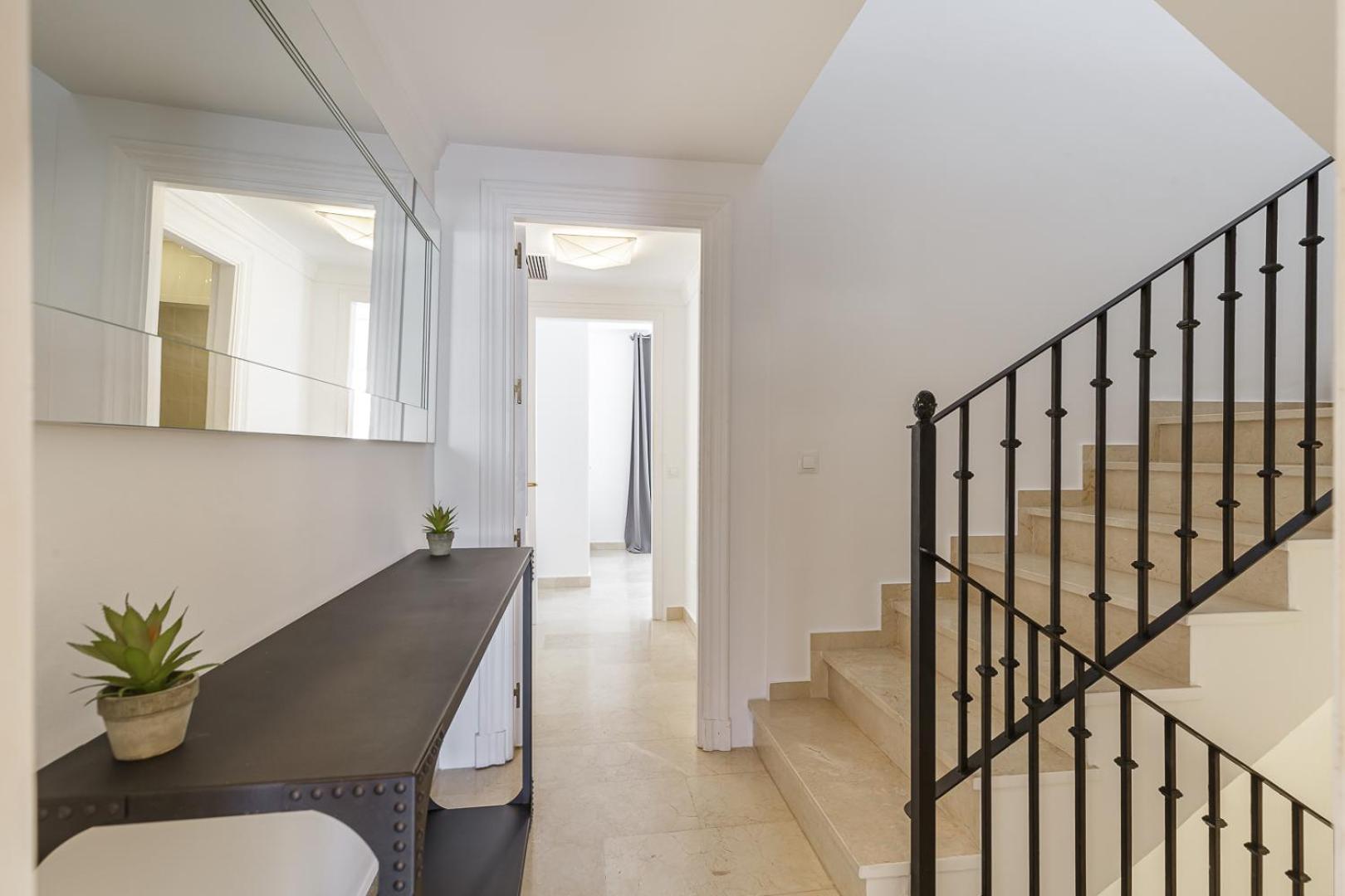 Spacious 2 Bed Duplex In Aloha Gardens Close To Puerto Banus