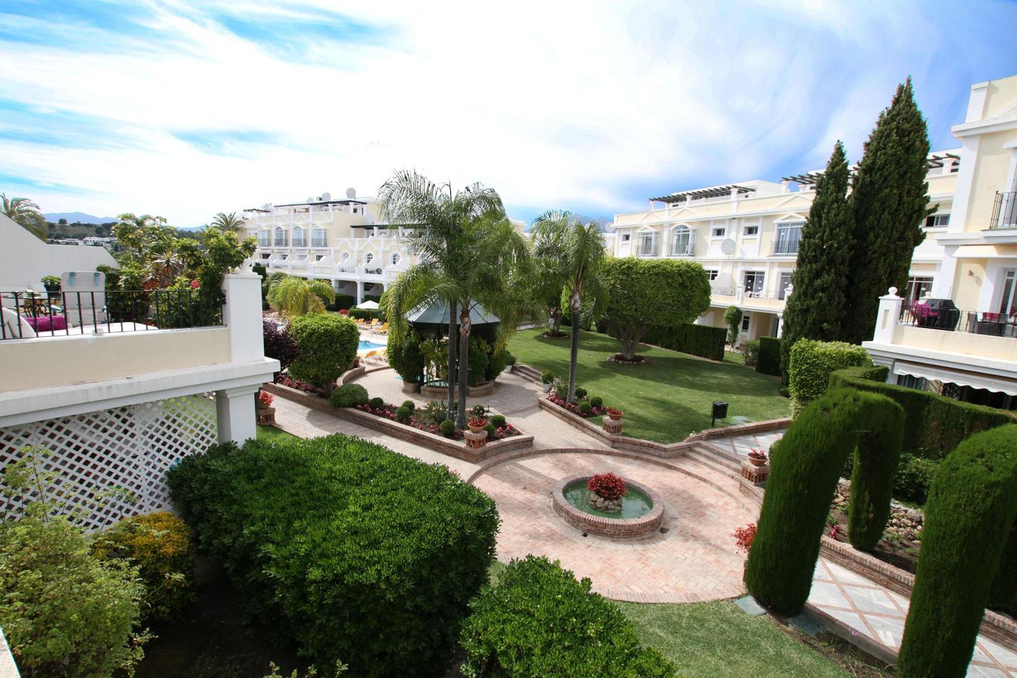 Apartament Spacious 2 Bed Duplex In Aloha Gardens Close To Puerto Banus