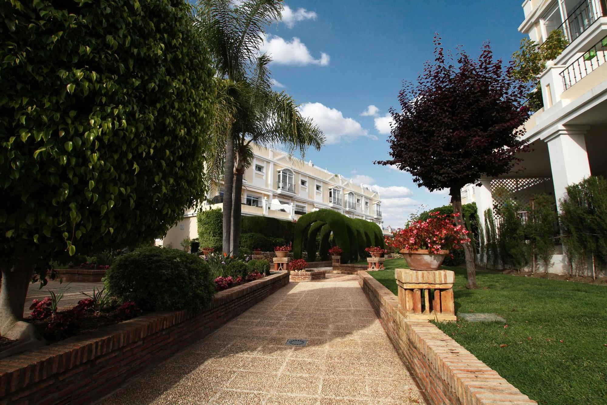 Apartament Spacious 2 Bed Duplex In Aloha Gardens Close To Puerto Banus