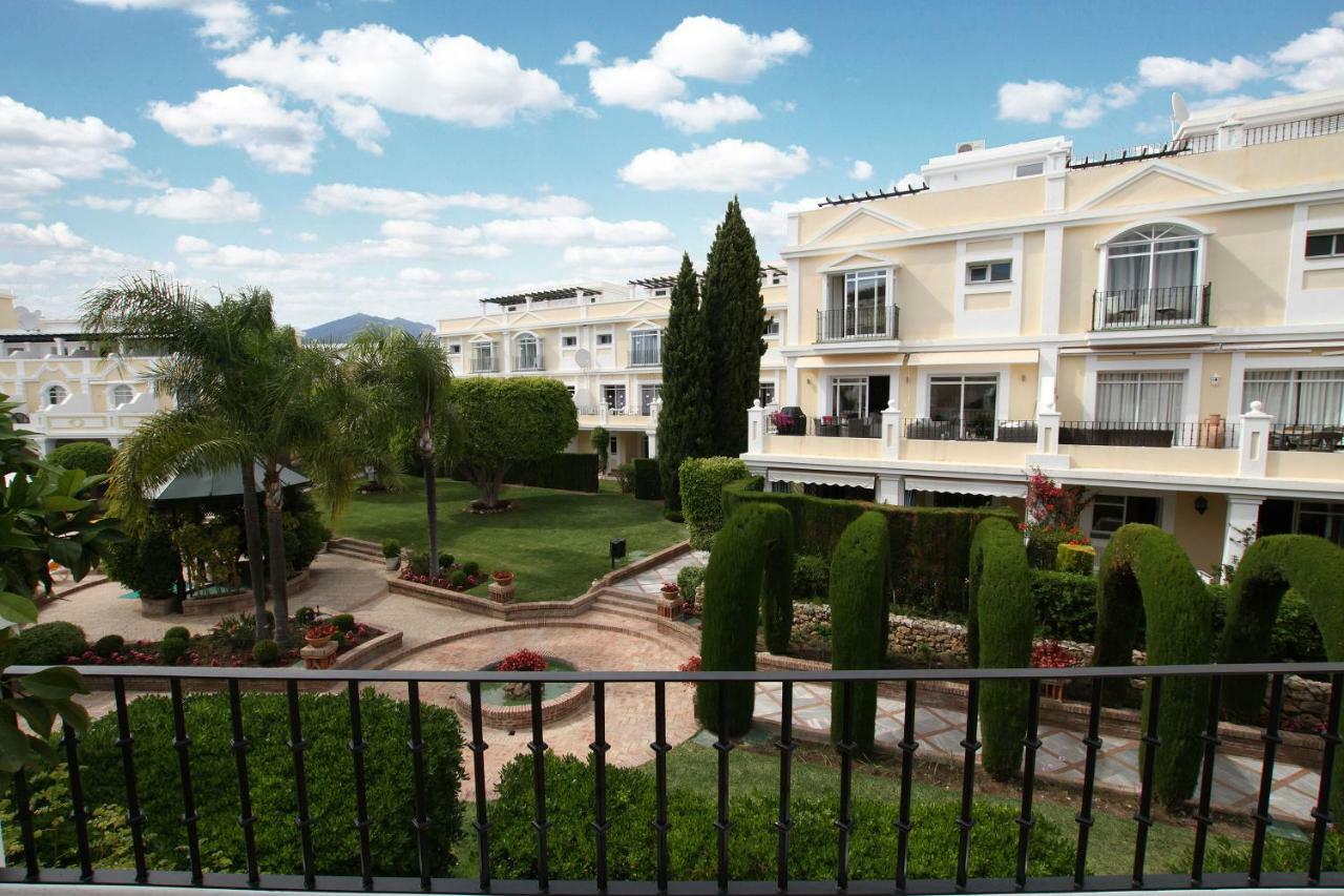 Spacious 2 Bed Duplex In Aloha Gardens Close To Puerto Banus Marbella